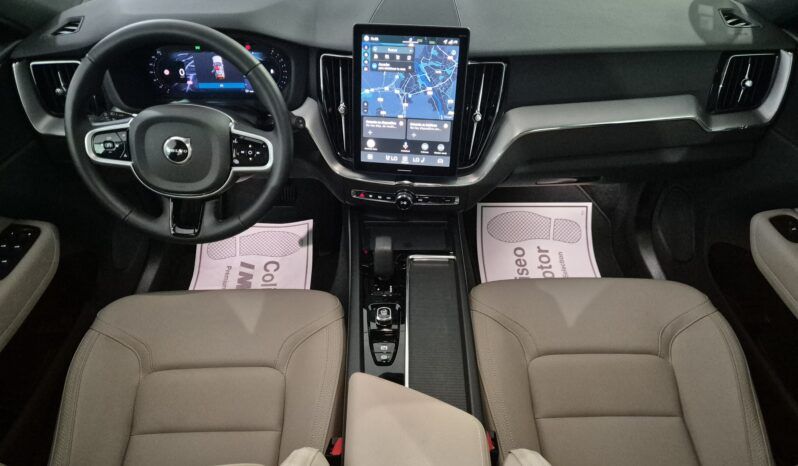VOLVO XC60 2.0 B5 G MHEV Core Auto AWD 2025 completo